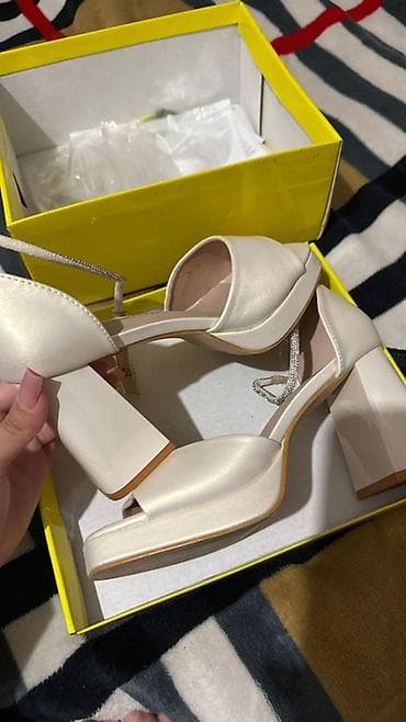 модные шлепки 2023 женские: Босоножки женские, цвет айвори/молочный. - Форма носка: квадратный - — 1