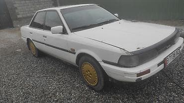 Toyota Camry: 1987 г., 1.8 л, Механика, Бензин, Седан