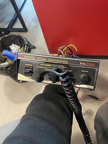 Багажники на крышу и фаркопы: Электронная сирена Federal Signal PA300 с микрофоном и драйвером — 3