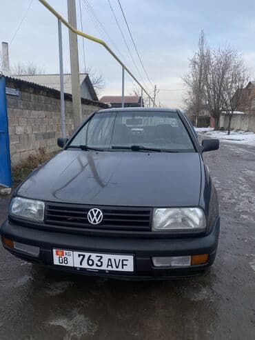 срочная авто: Volkswagen Vento: 1993 г., 1.8 л, Механика, Бензин, Седан — 2