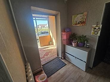 дом долгосрочная аренда: Продаётся одноэтажный дом с верандой и хозпостройкой. - Планировка — 5