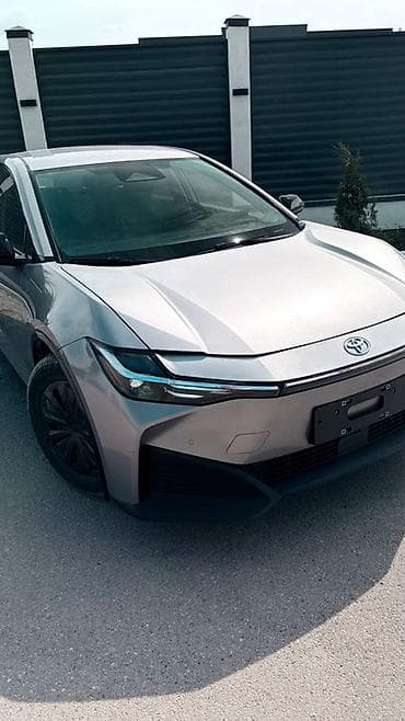 байди машина: Toyota bZ3: 2023 г., 1.5 л, Робот, Электромобиль, Седан — 2