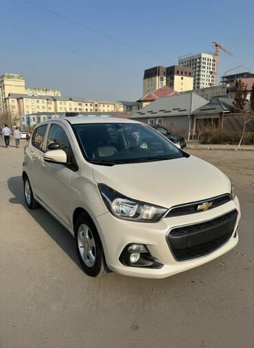 Chevrolet Spark: 2016 г., 1 л, Автомат, Бензин, Хэтчбэк