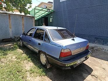 два авто: Daewoo Nexia: 2008 г., 1.5 л, Седан — 2
