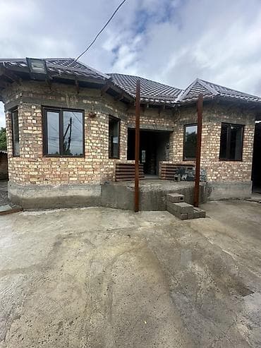 Кыймылсыз мүлк: 📍 В Сокулуке продаётся дом на участке 19 соток. 🏡Дом состоит из 5 ти — 2