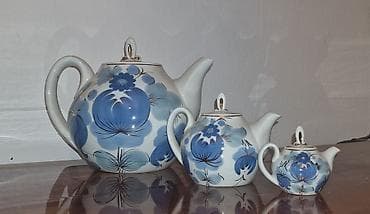 русская: Фарфоровые чайники с росписью в стиле Гжель (набор из 3 штук). - — 1