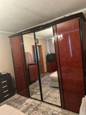 комод с зеркалом в спальню: Спальный гарнитур, Шкаф, цвет - Красный — 1