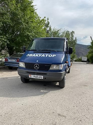 сколько стоит прогулочный катер: Эвакуатор, Mercedes-Benz, 1996 г., Ломаная — 1