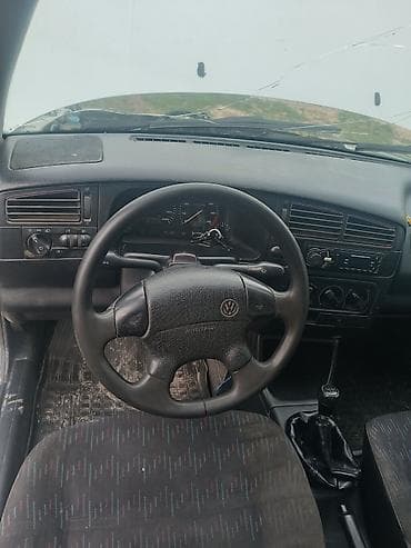 Volkswagen Golf: 1993 г., 1.6 л, Кол менен иштөөчү, Бензин, Хетчбек — 10