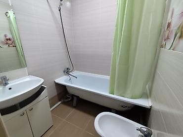 12 микрорайон: 2 комнаты, 67 м², 106 серия улучшенная, 5 этаж — 6