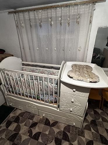Детская кровать трансформер, Б/у, цвет - Белый at lalafo.kg Детская кровать трансформер, Б/у, цвет - Белый