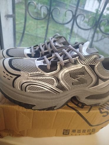 nike react: 41- размер. Толстая подошва которая увеличивает рост при ношении на — 2