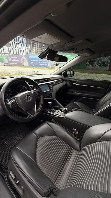 Унаа: Toyota Camry: 2018 г., Автомат, Бензин, Седан — 5