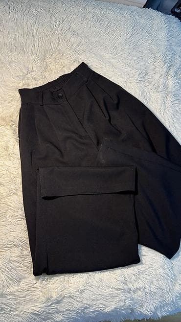 Классические черные брюки палаццо прямого кроя.РАЗМЕР S-M тянется цена — 1