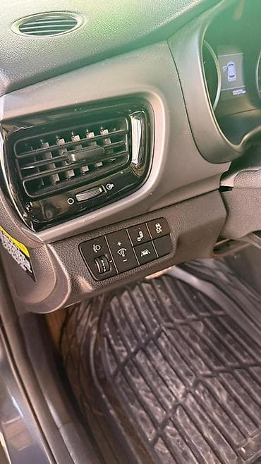 spark 7: Kia Stonic: 2018 г., 1.4 л, Автомат, Бензин, Кроссовер — 6