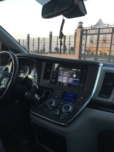 Toyota Sienna: 2019 г., 3.5 л, Бензин, Минивэн