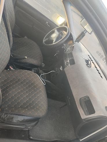 Продажа авто: Volkswagen Bora: 2001 г., 1.6 л, Бензин, Седан — 5