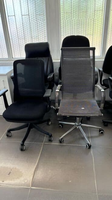 офисные кресла буу: Офисное кресло, Б/у, С колесиками, цвет - Черный — 8