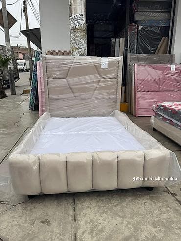 спальни: Мягкая кровать с изголовьем + матрас - Современный комплект — 1