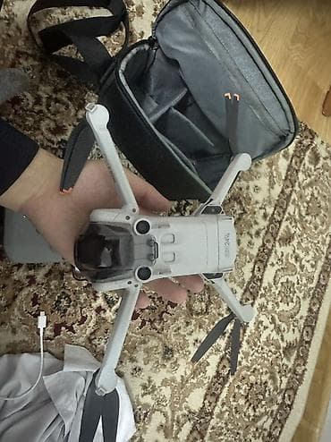 Почти новый срочно без торга Комплект 2 батарейки пульт сумка DJI