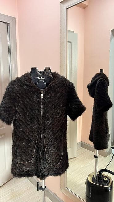 Продаю норковую жилетку с капюшоном. Размер S. Состояние 8 из 10ти at lalafo.kg Продаю норковую жилетку с капюшоном. Размер S. Состояние 8 из 10ти