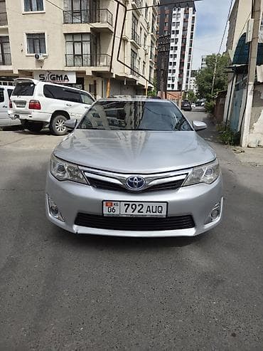 4 vd: Toyota Camry: 2012 г., Гибрид, Седан — 1