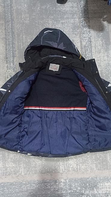 Комплекты одежды: Продаю детскую зимнюю куртку с капюшоном на возраст 8-11 лет на — 3