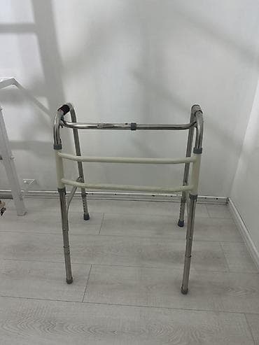 Медицинское оборудование: Ходунки для ходьбы шагающие - Материал рамы: легкий алюминиевый — 1