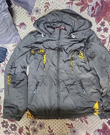Продаю б/у куртку в отличном состоянии, на возраст 5-6 лет. Одевалась