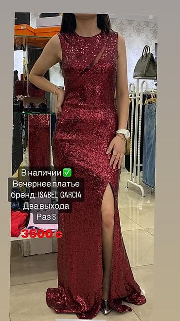 В наличии 
Вечернее платье
Два выхода
Раз. На S M 3000 c