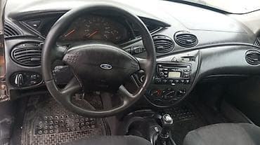 Ford Focus: 2002 г., 1.6 л, Кол менен иштөөчү, Бензин, Хетчбек — 6