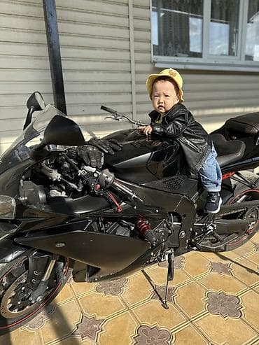 Унаа: Спортивный мотоцикл Yamaha R1 2007 рестайлинг черного цвета с — 3