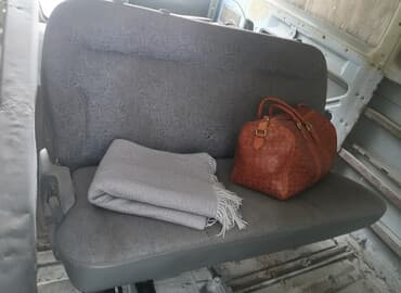 столы на переднем плане: Заднее сиденье, Ткань, текстиль, Volkswagen 2000 г., Б/у, Оригинал, Германия — 1