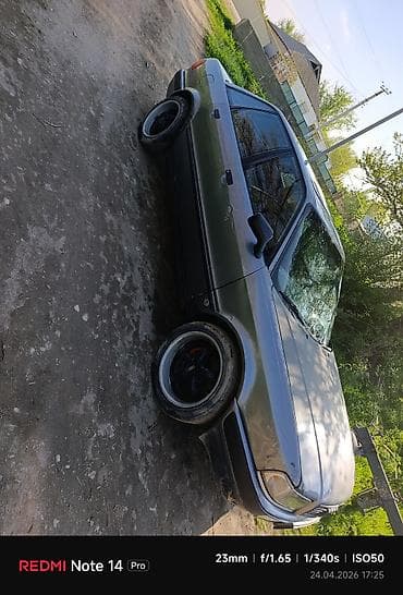 что за машина: Audi 80: 1992 г., Седан — 4