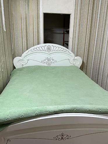 Спальные гарнитуры: Спальный гарнитур в классическом стиле, цвет айвори с золотистым — 1