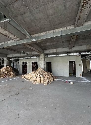 пустой помещение: Аренда офисов, 300 м², В бизнес центре, 1 линия, С видом на горы, С отдельным сан узлом — 2