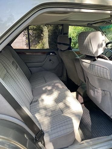 салон авто: Mercedes-Benz W124: 1992 г., 2.3 л, Ручные, Бензин, Седан — 5