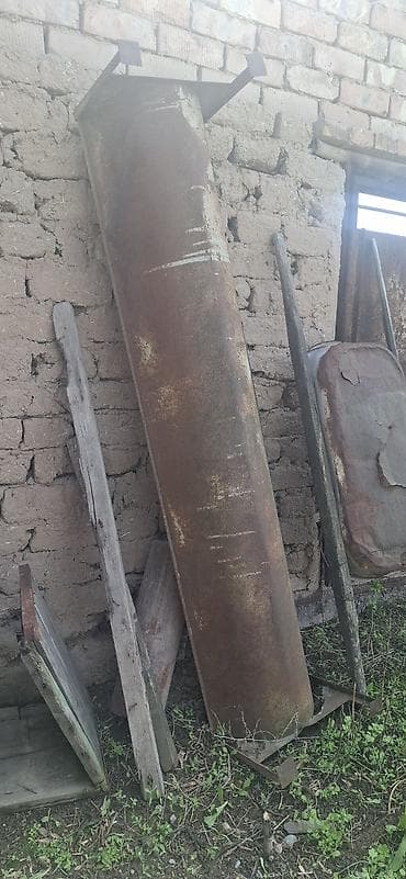 советский кухонный стол размеры: Деревянный обеденный стол и красный диван Стол: - Материал: массив — 8