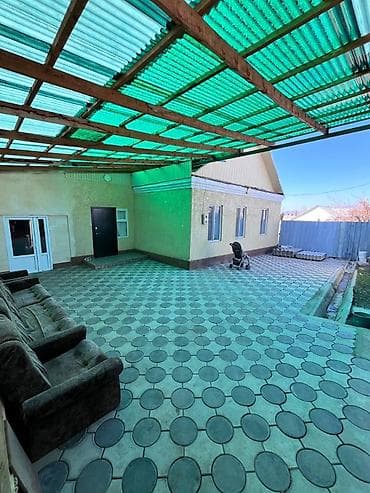 Продажа дач: Продаю дом 5 комнат, с ремонтом 100 кв. м, в центре г. Орловка. Уч — 3