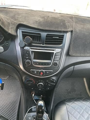Продажа авто: Hyundai Solaris: 2015 г., 1.6 л, Автомат, Бензин, Седан — 8