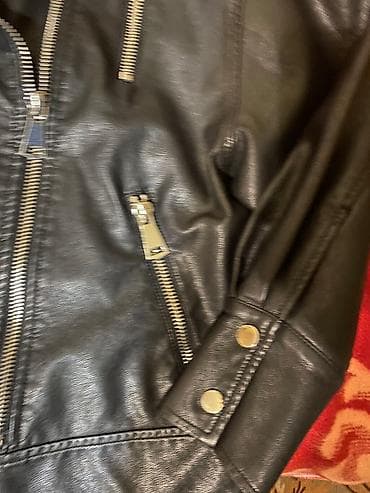 кожаная куртка женская: Продаю женскую косуху. Состояние как новое !!!!! Несколько раз — 4