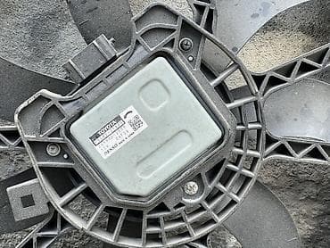 радиятор: Радиатор охлаждения и электровентилятор в сборе для Toyota. Состав: - — 4