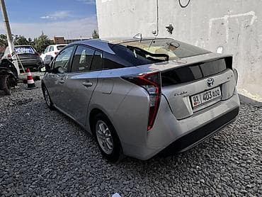 smart авто: Toyota Prius: 2016 г., 1.8 л, Вариатор, Гибрид, Хэтчбэк — 3