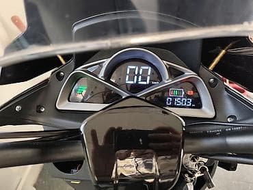 горные мотоцыклы: Макси-скутер 150 куб. см, Бензин — 3