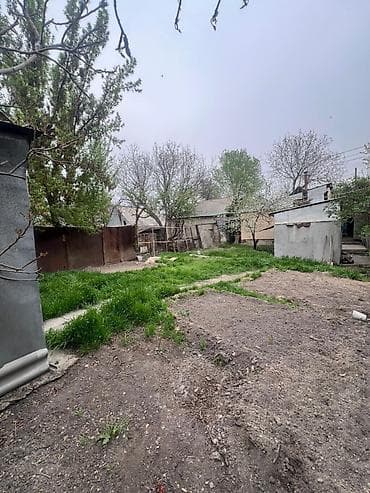 Недвижимость: 🏡 Продаётся небольшой дом в Бишкеке 📍 Район: Аламединский рынок 🛏 3 — 1