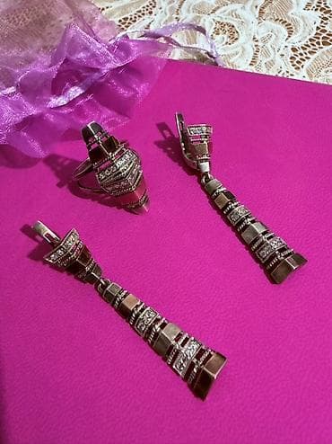 925Комплект украшений: длинные серьги и кольцо в едином дизайне. -