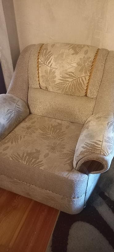 реставрация мягкой мебели в бишкеке: Прямой диван, Б/у — 2