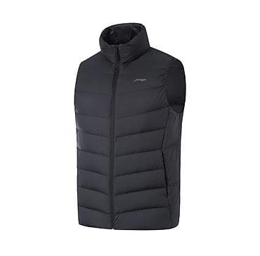 Утеплённый мужской жилет, чёрный - Крой: прямой, безрукавный, со