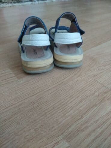 босоножки мужские: Продаю кожаные босоножки на мальчика. Размер 32. Фирма Совёнок. Почти — 3