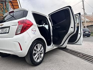 электрони машина: Салон автомобиля Chevrolet (компактный хэтчбек/кросс, 5 мест) с — 10